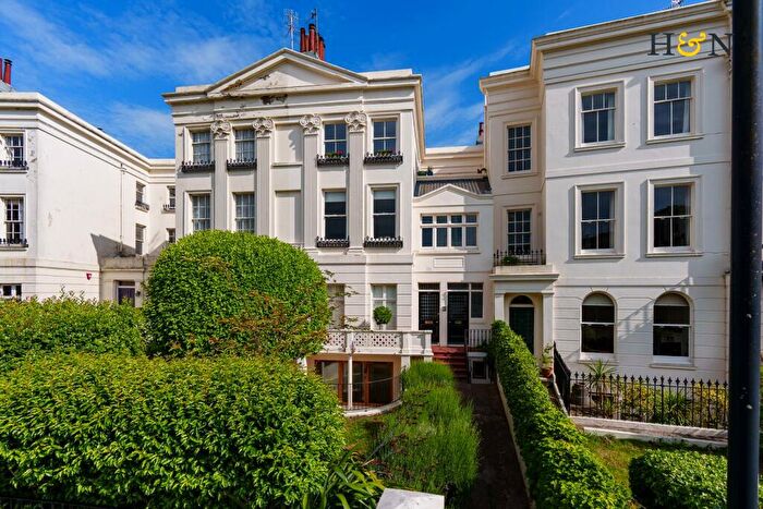 2 Bedroom Flat For Sale In Private Roof Garden, Montpelier Crescent, Brighton, BN1