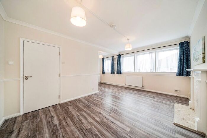 3 Bedroom Flat To Rent In Athens Gardens, Harrow Road, W9
