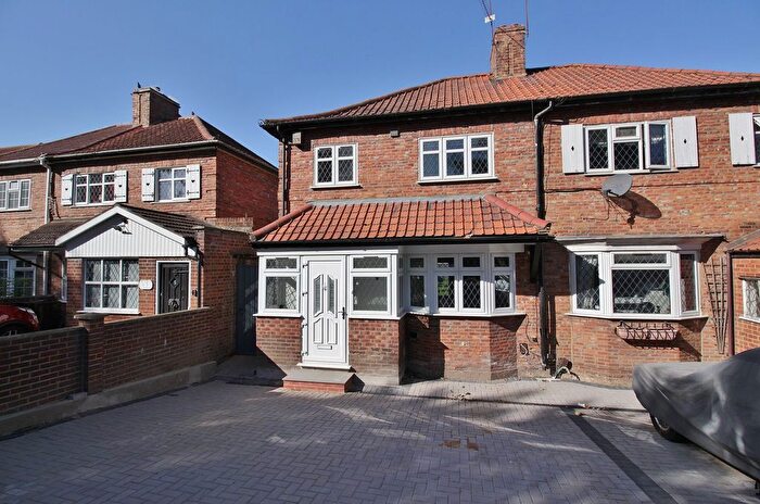 3 Bedroom Semi-Detached House To Rent In Jersey Road, Hounslow, TW5