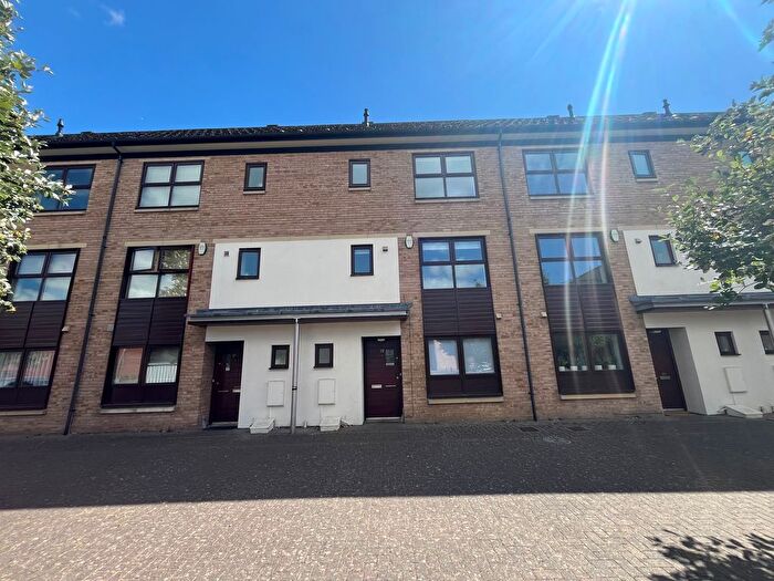 4 Bedroom Property To Rent In Tower Square, Northampton, NN5