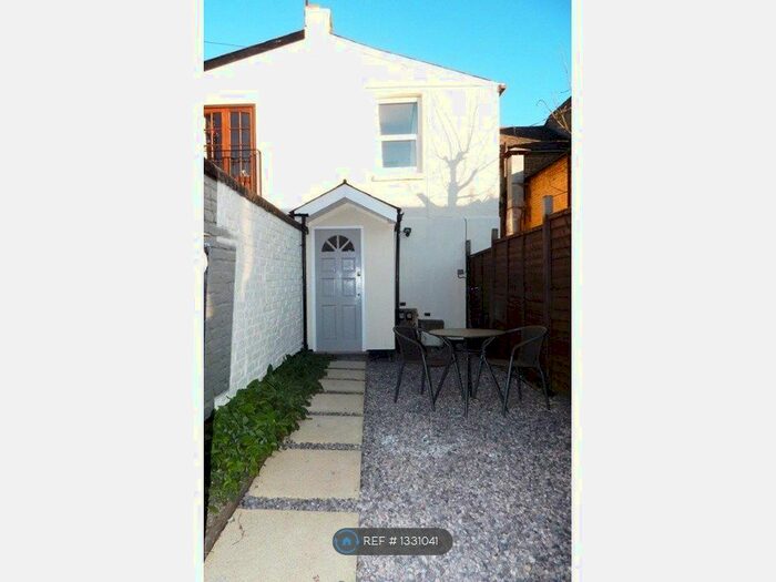 1 Bedroom Flat To Rent In Inman Road, London, SW18