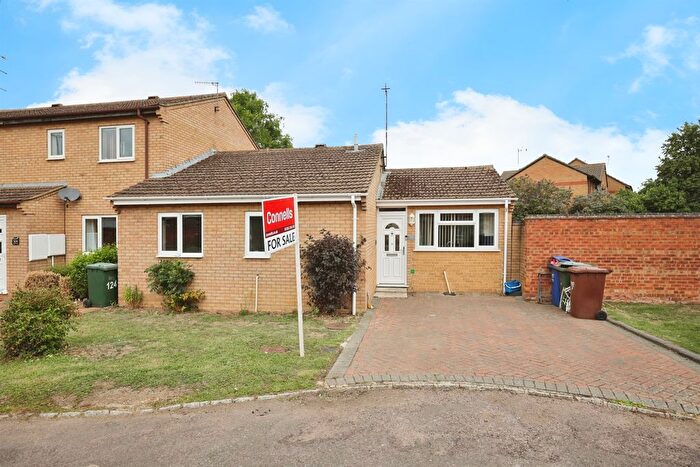 2 Bedroom Semi-Detached Bungalow For Sale In West Street, Banbury, OX16