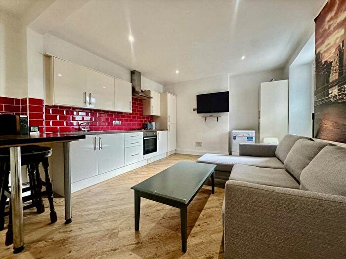 2 Bedroom Apartment To Rent In Evelyn Place, Plymouth, PL4