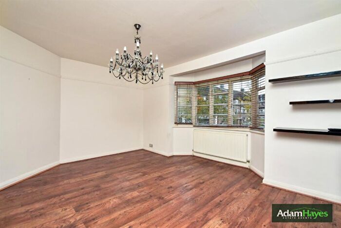 2 Bedroom Apartment To Rent In Ossulton Way, East Finchley, N2