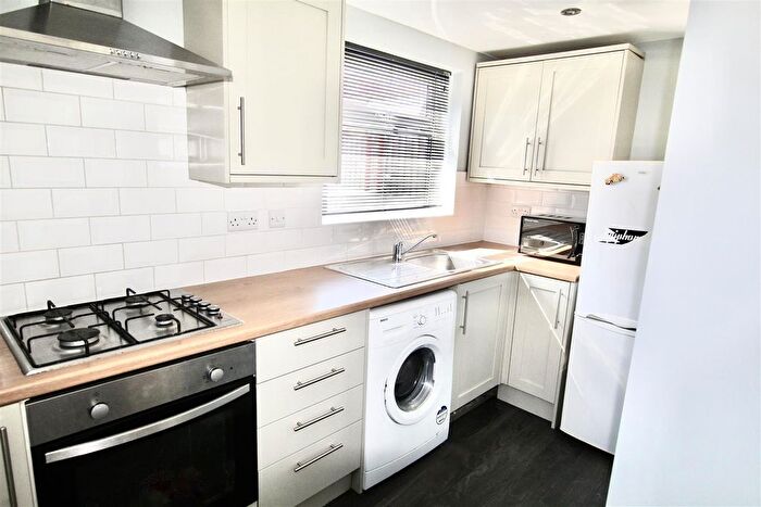 1 Bedroom Property To Rent In Meadow Lane, Nottingham, NG2