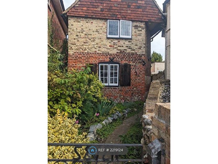 2 Bedroom Detached House To Rent In Millwall Place, Sandwich, CT13