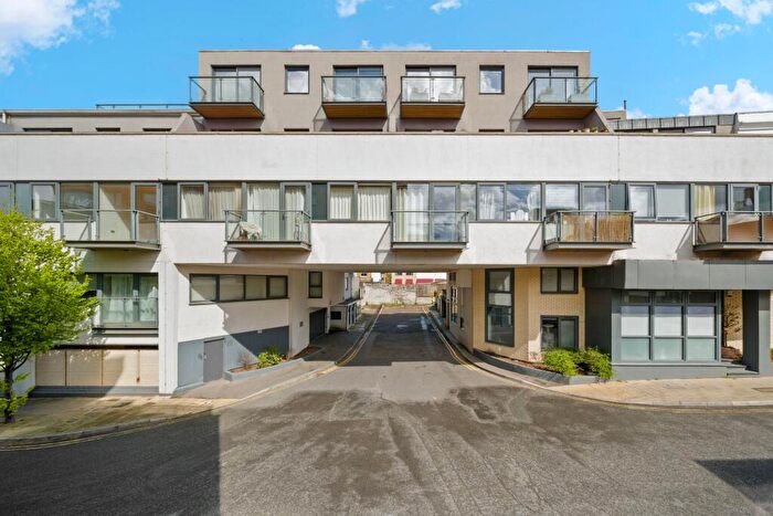 1 Bedroom Flat For Sale In St. Mary's Road, Surbiton, KT6