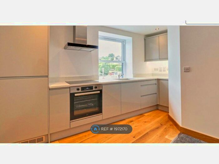2 Bedroom Flat To Rent In Town Gate, Guiseley, LS20