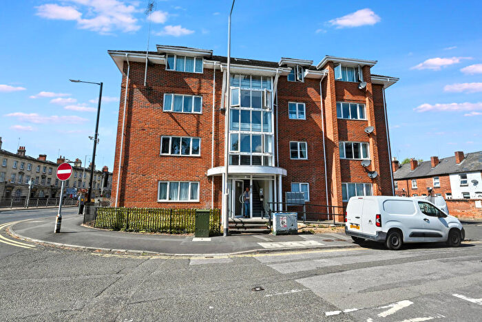 2 Bedroom Flat For Sale In Flat Kings Oak Court, RG1