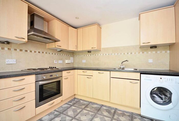 2 Bedroom Flat To Rent In St Georges Way, Peckham Rye, London, SE15