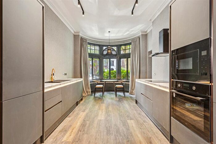 2 Bedroom Flat To Rent In Fitzjames Avenue, London, W14