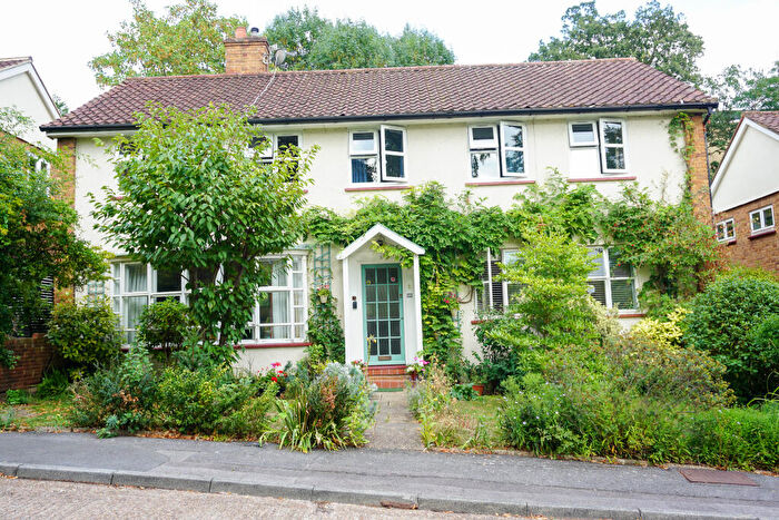 2 Bedroom Maisonette For Sale In Baird Gardens, London, SE19