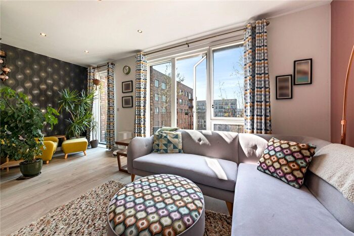 3 Bedroom Flat To Rent In Hudson Way, London, E16