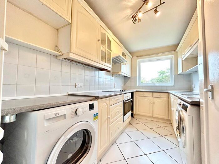2 Bedroom Apartment To Rent In Tithe Court, Slough, SL3