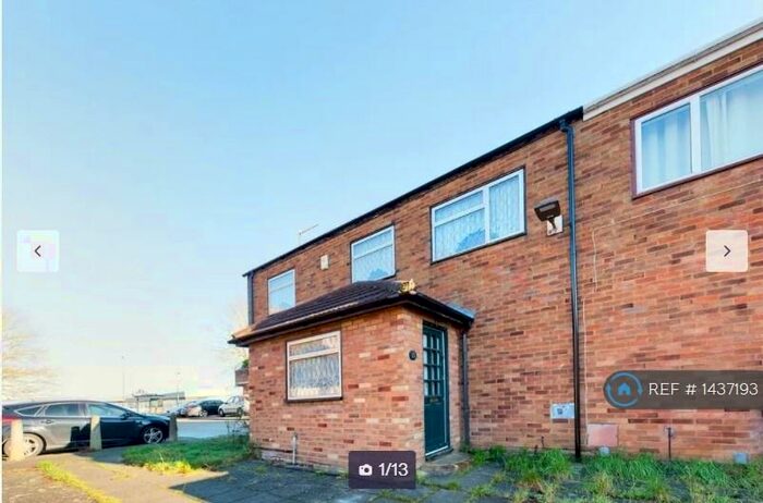 5 Bedroom Semi-Detached House To Rent In Piercys, Basildon, SS13