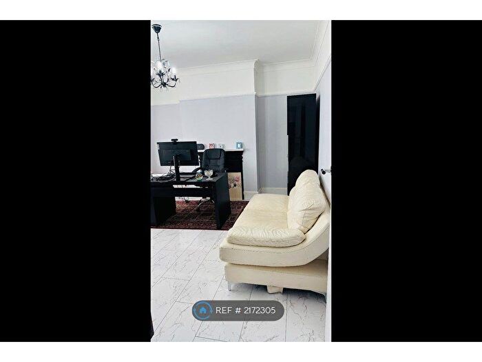 5 Bedroom Detached House To Rent In Ashfield Road, Sale, M33