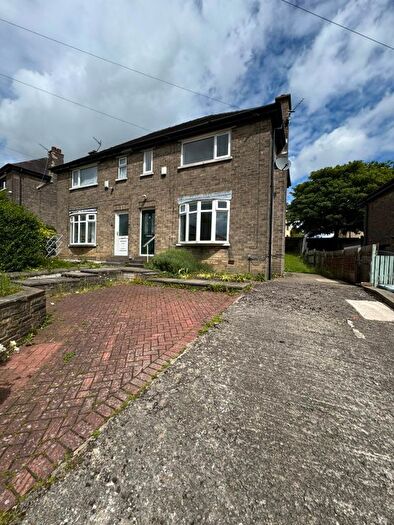3 Bedroom Semi-Detached House To Rent In Downside Crescent, Bradford, BD15