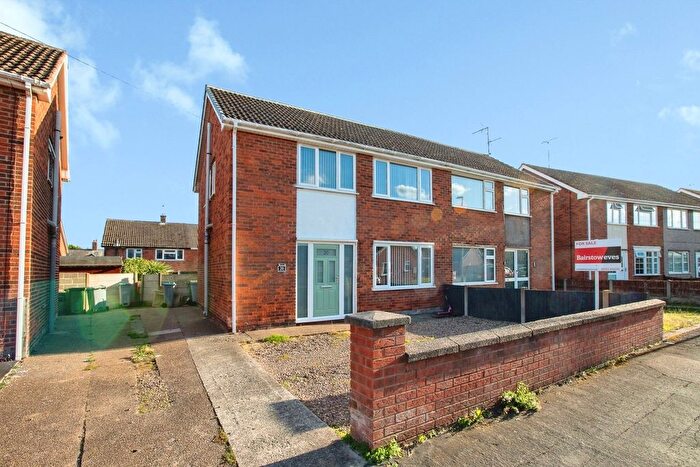 3 Bedroom Semi-Detached House For Sale In South Crescent, Clipstone Village, Mansfield, Nottinghamshire, NG21