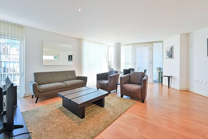 2 Bedroom Flat To Rent In Empire Square East, Borough, London, SE1