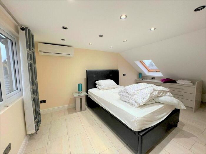 1 Bedroom Studio To Rent In Beehive Lane, Ilford, IG1