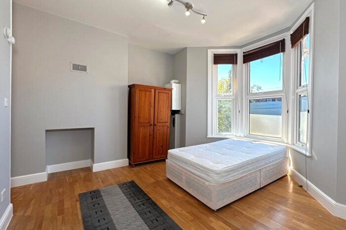 Flat To Rent In Venner Road, London, SE26