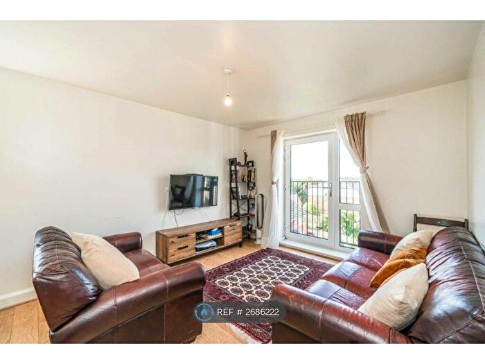 2 Bedroom Flat To Rent In Inverness Road, Hounslow, TW3