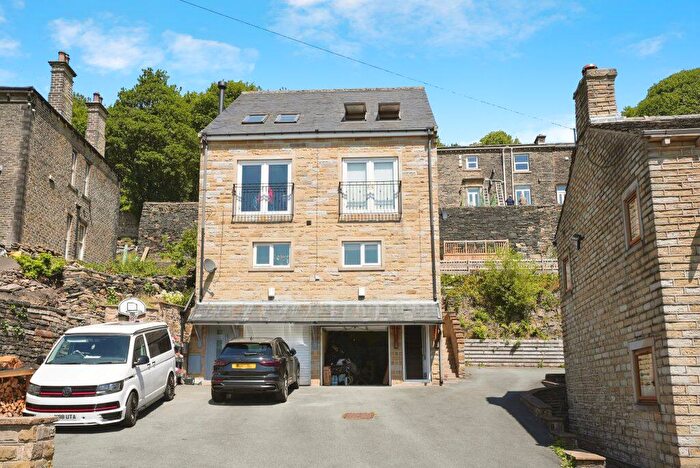 3 Bedroom Semi-Detached House For Sale In Longwood Gate, Huddersfield, HD3