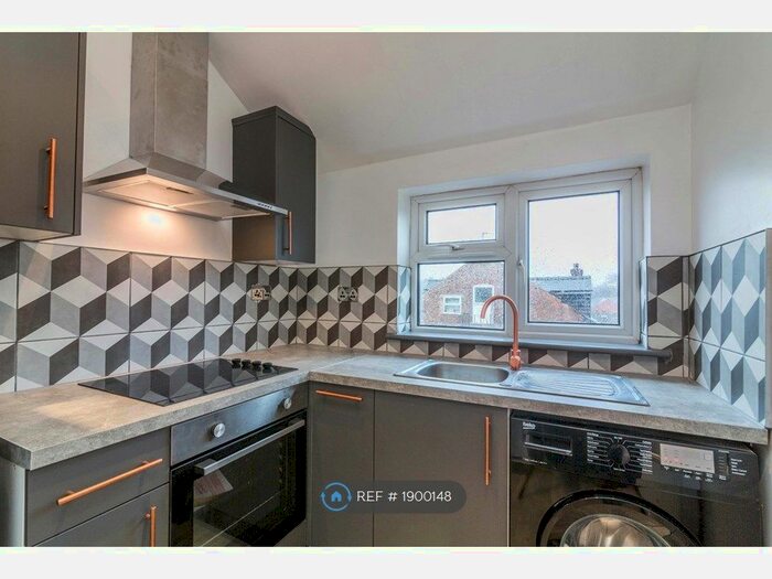 2 Bedroom Flat To Rent In Ebury Road, Nottingham, NG5