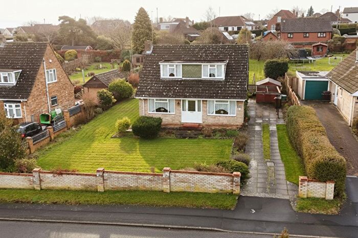 3 Bedroom Chalet For Sale In Kabin Road, Costessey, Norwich, NR5