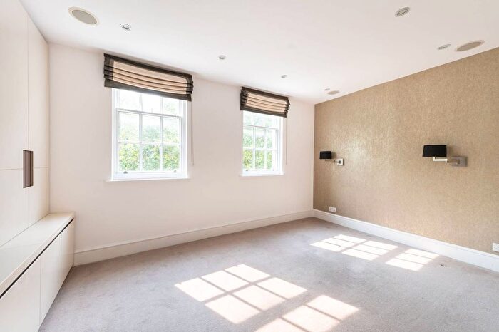 4 Bedroom Maisonette To Rent In Lansdowne Mews, Holland Park, London, W11
