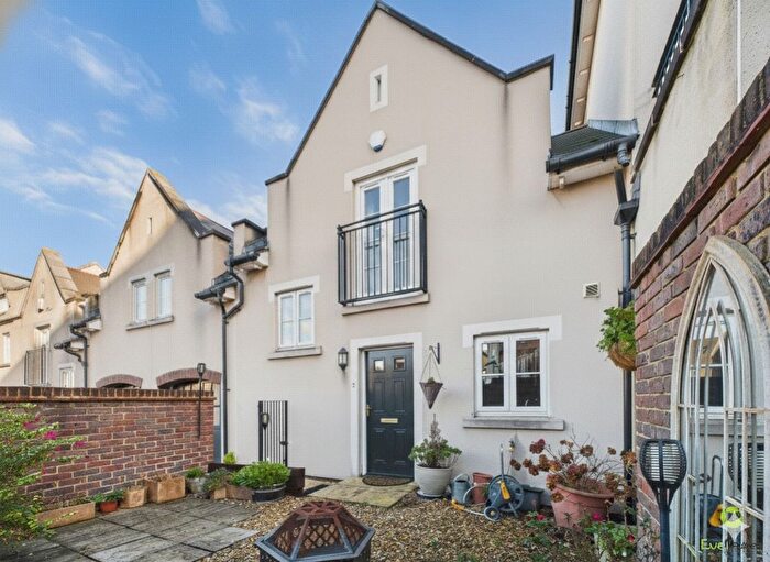 2 Bedroom Terraced House For Sale In College Place, Greenhithe, DA9