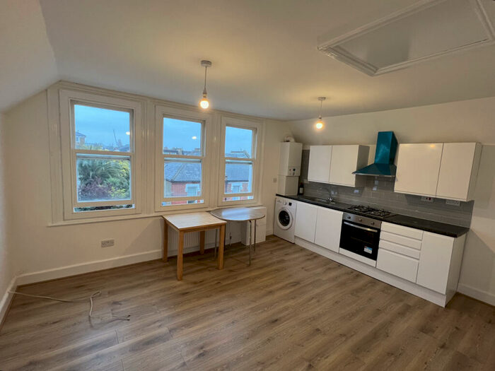 1 Bedroom Flat To Rent In Blandfield Road, SW12