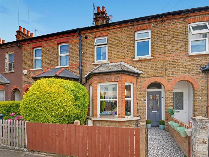2 Bedroom Flat For Sale In Cambridge Road, Hanwell, W7