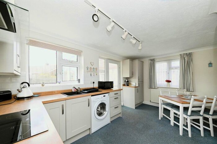 3 Bedroom Detached Bungalow For Sale In Collingwood Close, Heacham, King'S Lynn, PE31