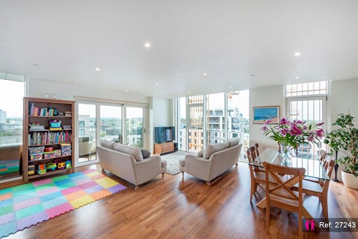 3 Bedroom Flat To Rent In Enterprise Way, London, SW18