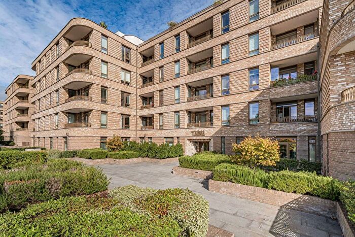 3 Bedroom Flat For Sale In Merrion Avenue, Stanmore, HA7