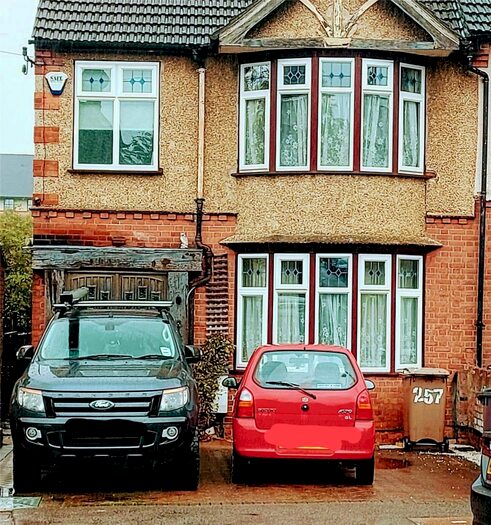 4 Bedroom Semi-Detached House To Rent In Park Street, Luton, LU1