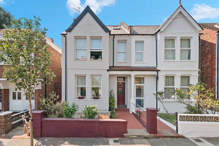 2 Bedroom Flat For Sale In Julian Avenue, Acton, W3