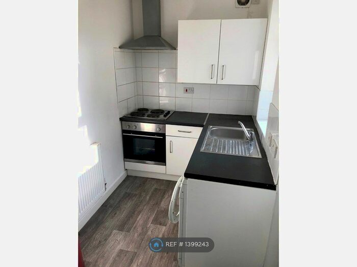 3 Bedroom Terraced House To Rent In Fylde Road, Ashton-On-Ribble, Preston, PR2