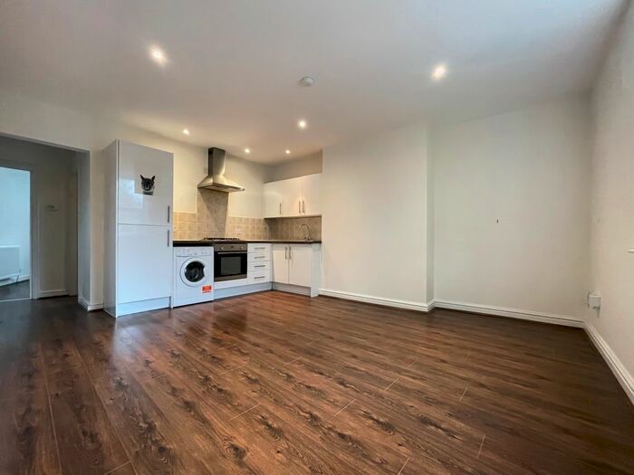 1 Bedroom Flat To Rent In College Grove Road, Wakefield, WF1