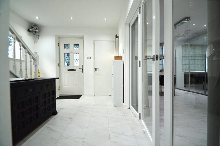 4 Bedroom Semi-Detached House To Rent In Croham Close, South Croydon, CR2