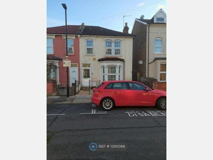 3 Bedroom Semi-Detached House To Rent In Vicarage Road, London, N17