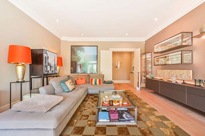 2 Bedroom Flat For Sale In Queens Gate, South Kensington, London, SW7