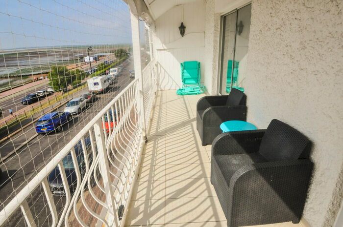 2 Bedroom Flat To Rent In The Leas, Westcliff On Sea, Essex, SS0