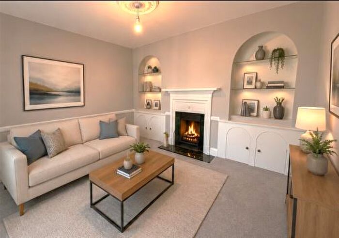 3 Bedroom Detached House For Sale In Pitfold Avenue, Haslemere, GU27