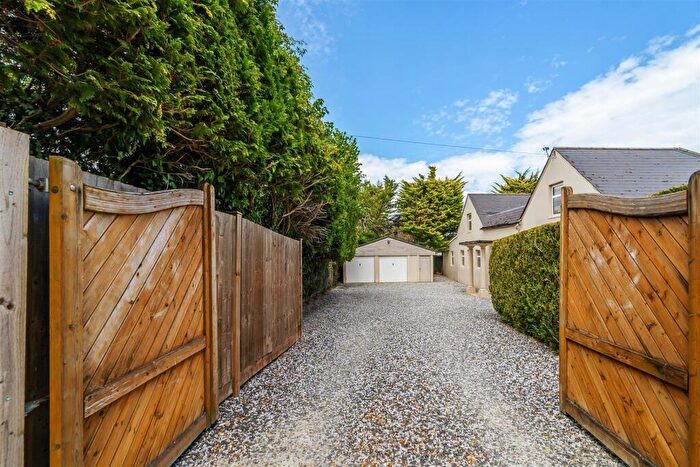 6 Bedroom Detached House To Rent In Pleasure Pit Road, Ashtead, KT21