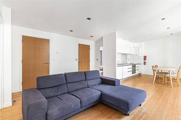 3 Bedroom Apartment To Rent In Kingsland Road, London, E8