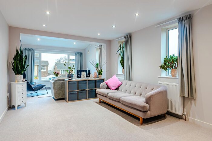 4 Bedroom Detached House For Sale In Manor Court, Leeds, LS17