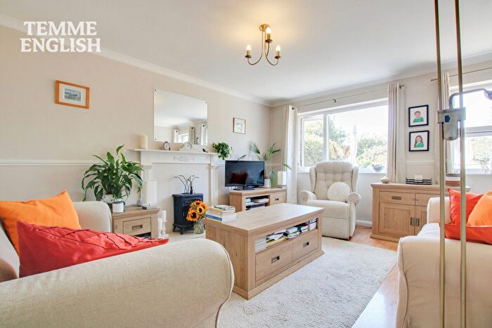 3 Bedroom End Of Terrace House For Sale In Wayletts, Laindon, SS16