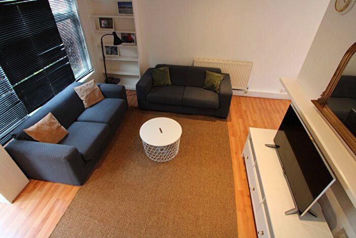 3 Bedroom End Of Terrace House To Rent In Avenue Road, South Norwood, SE25